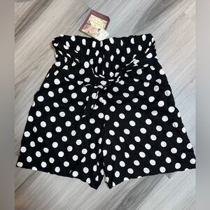 NWT Vintage Hunters Run Black & White Polka Dot Elastic Womens Waist Tie Shorts